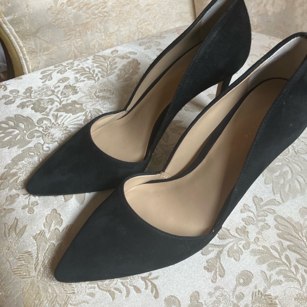 Black Suede Pump